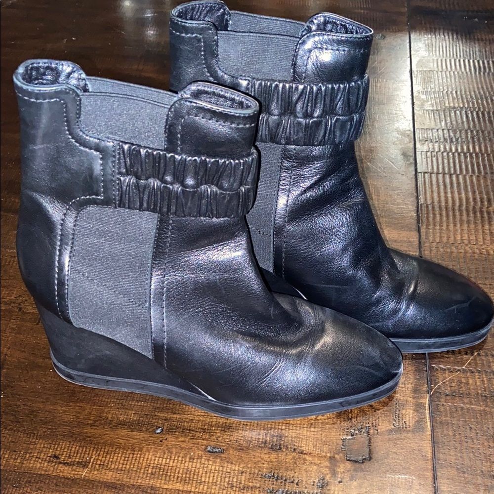 Women’s Aquatalia Wedge Ruched Leather Ankle Boots Size 10